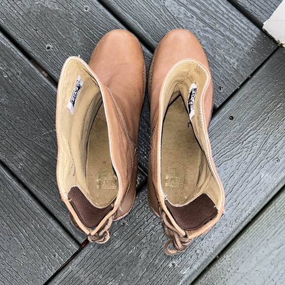 FRYE Carmen Back Lace Short Ankle boot size 10 B Sold Out - Picture 6 of 11